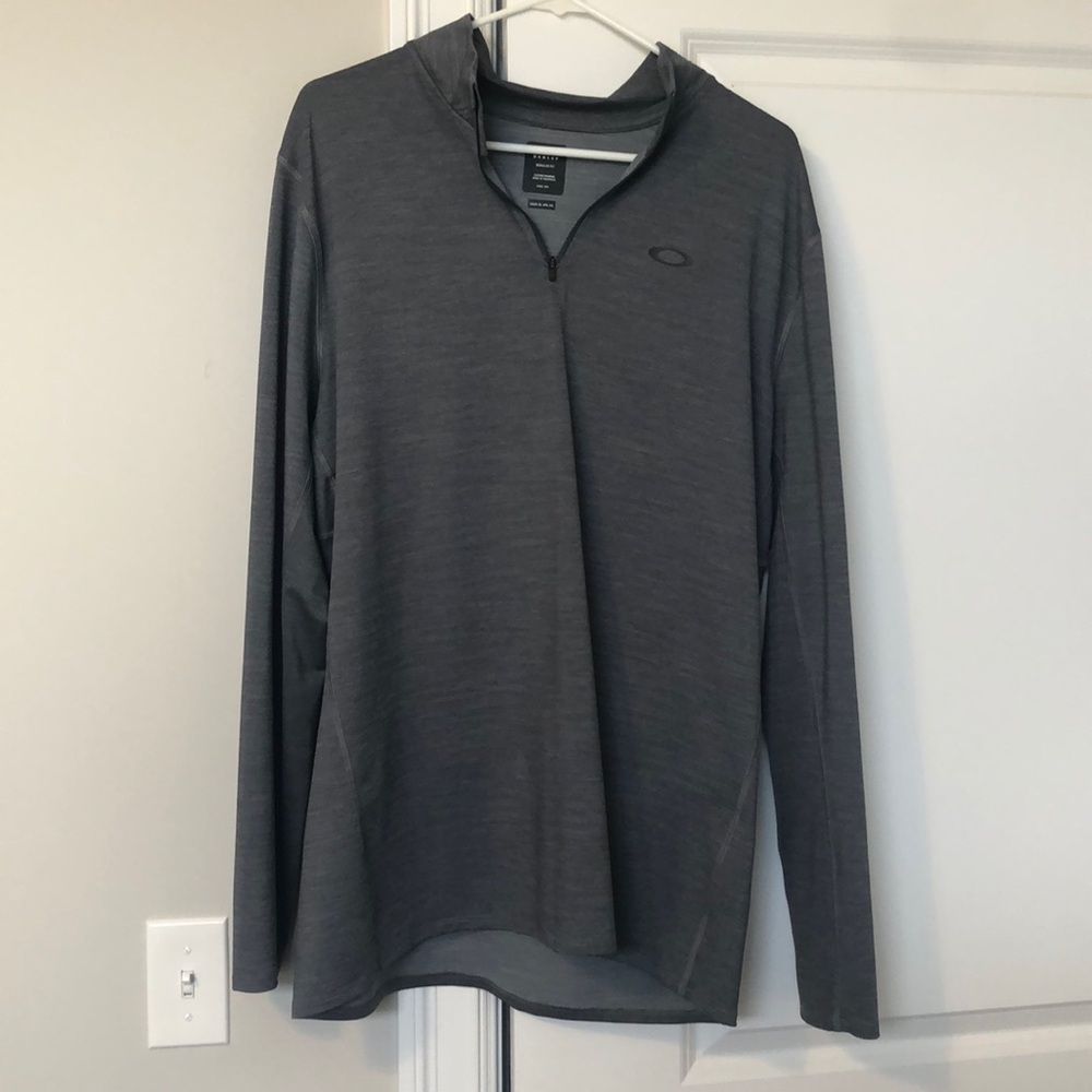 Oakley golf 1/4 zip.  Color: grey.  Size XL
